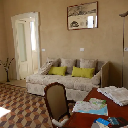 White Lilac Romantic B&B - Adults Only-2